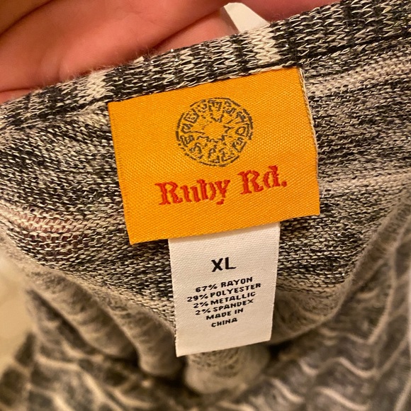 🎃3 for$15🎃Ruby Rd. Heathered Gray Striped Keyhole Top w/ Pocket Sz XL - Picture 4 of 4